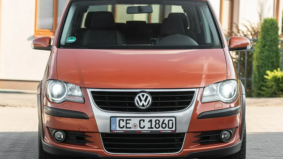 VOLKSWAGEN Touran -