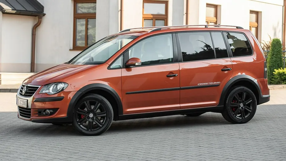 VOLKSWAGEN Touran -