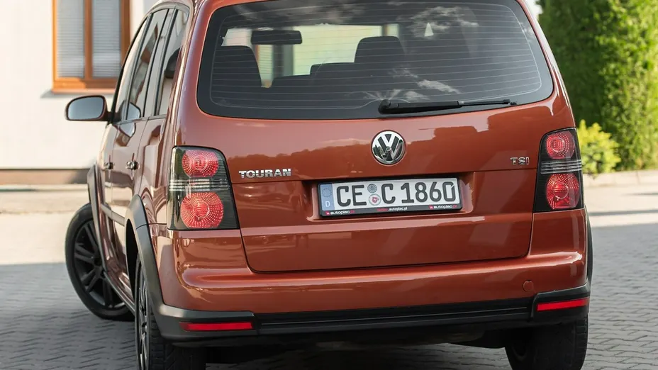 VOLKSWAGEN Touran -