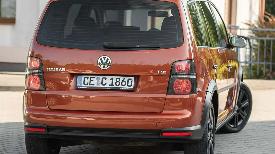 VOLKSWAGEN Touran -