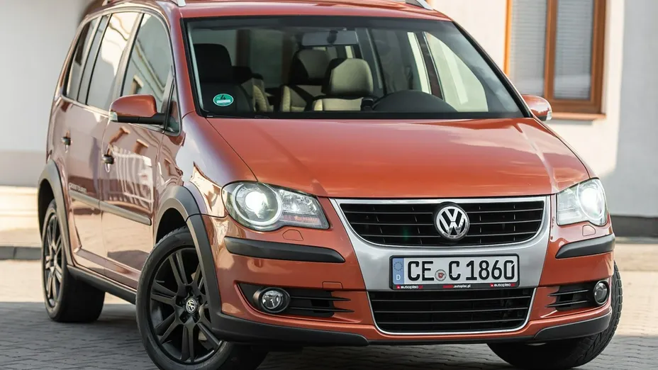 VOLKSWAGEN Touran -