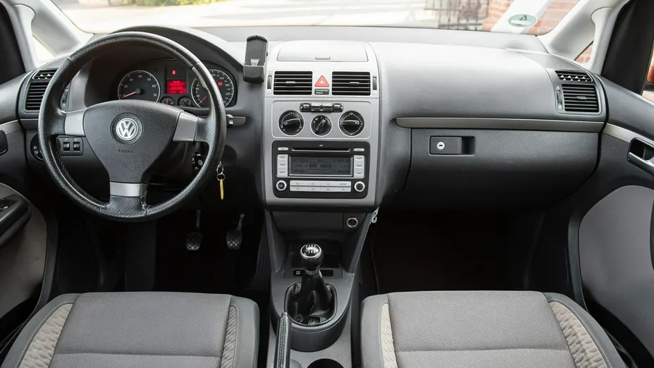 VOLKSWAGEN Touran -