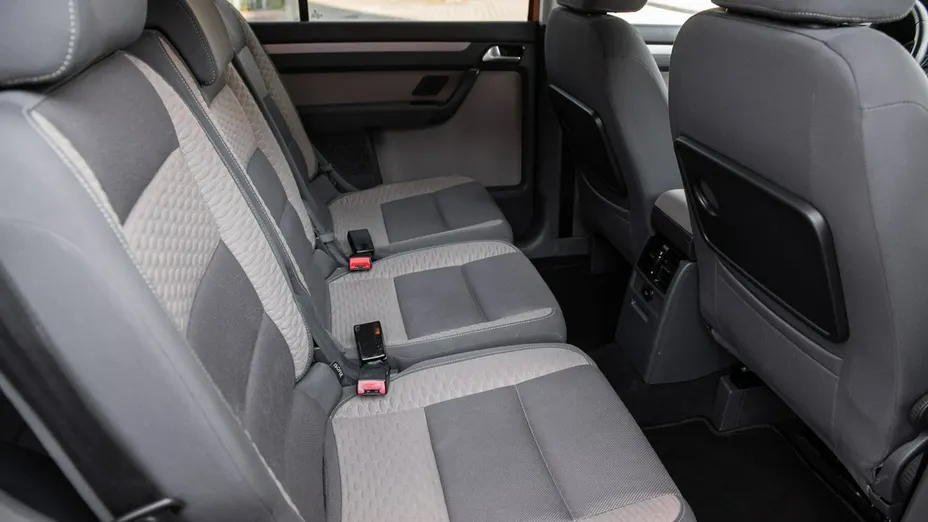 VOLKSWAGEN Touran -