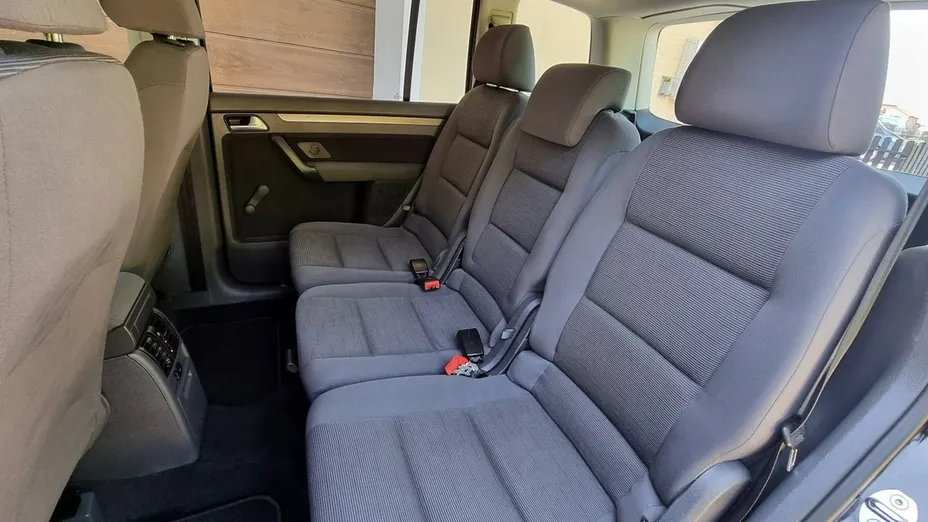 VOLKSWAGEN Touran -