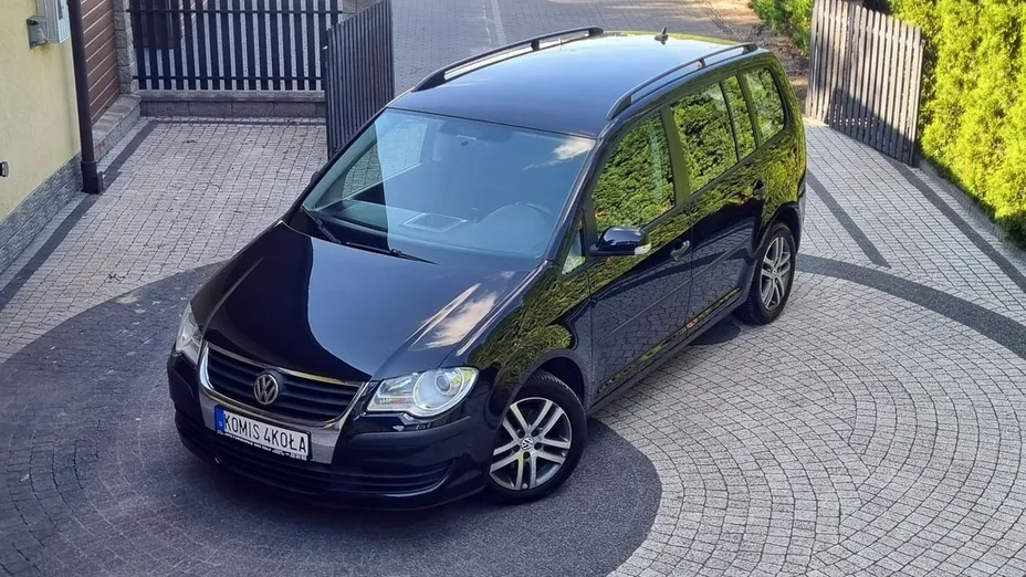 VOLKSWAGEN Touran -