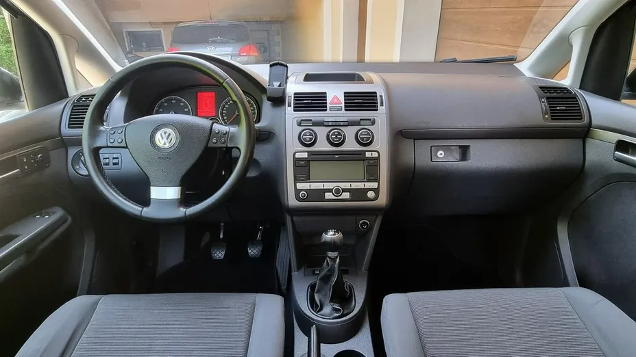 VOLKSWAGEN Touran -