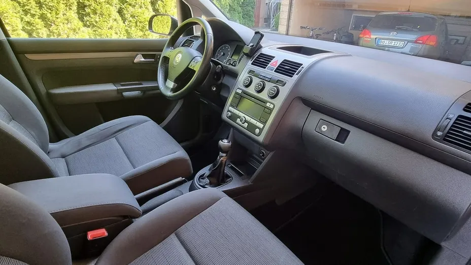 VOLKSWAGEN Touran -