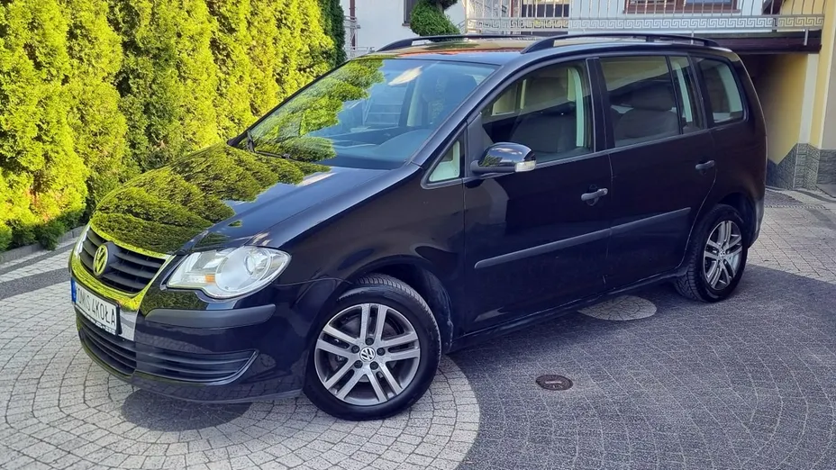 VOLKSWAGEN Touran -