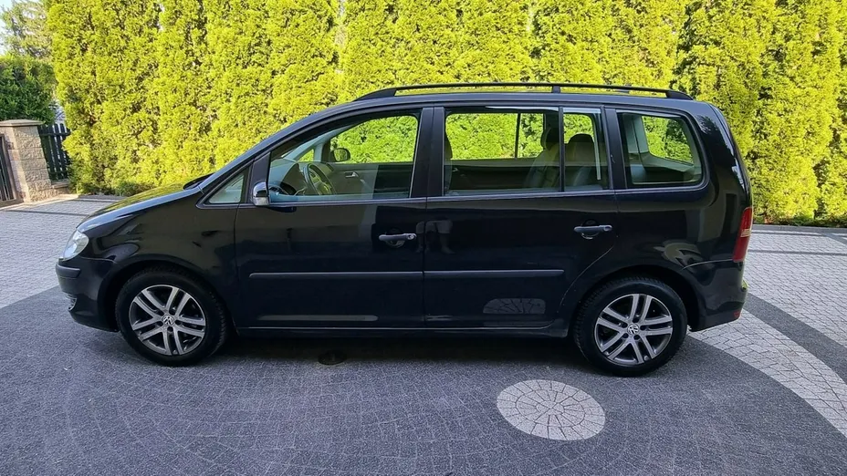 VOLKSWAGEN Touran -