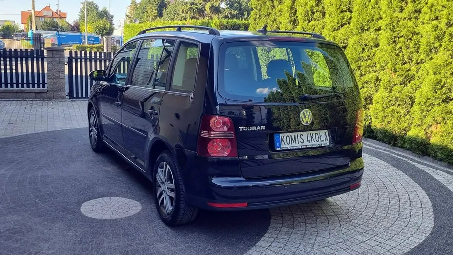 VOLKSWAGEN Touran -
