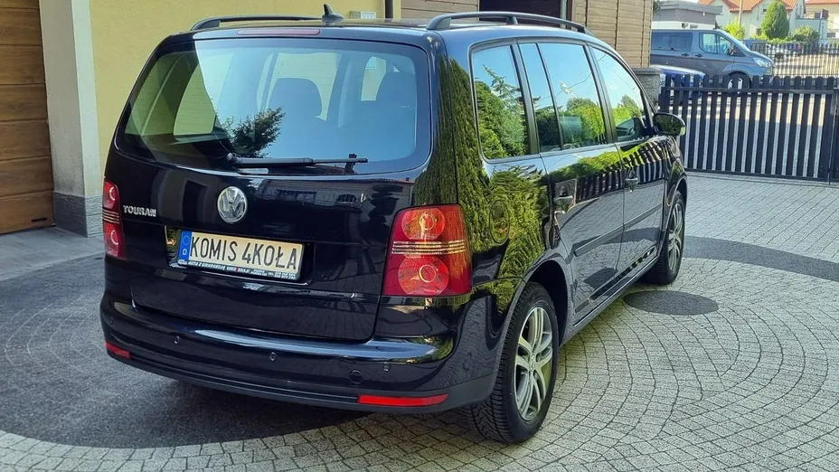 VOLKSWAGEN Touran -
