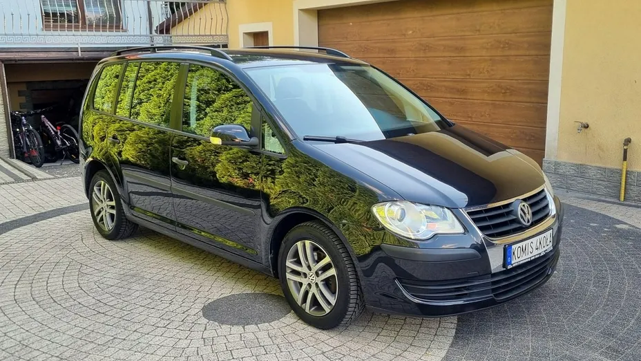 VOLKSWAGEN Touran -
