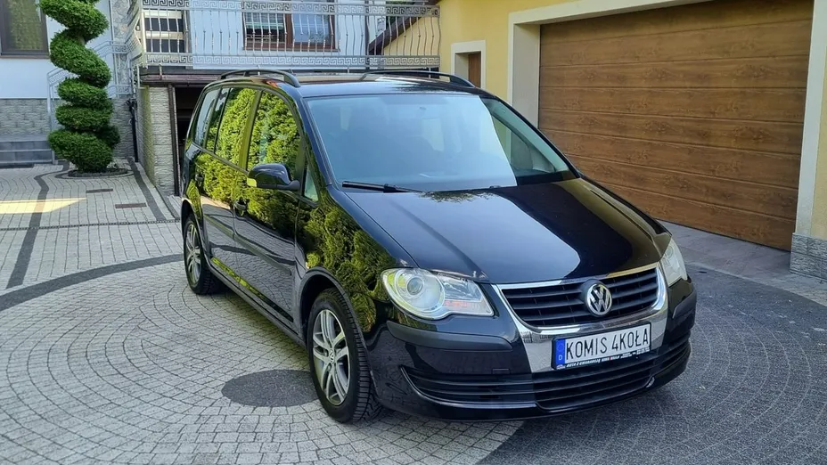VOLKSWAGEN Touran -