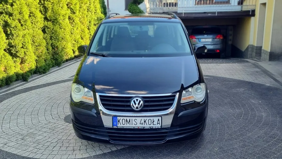VOLKSWAGEN Touran -