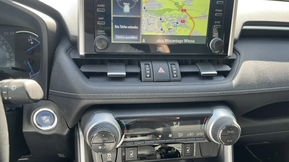 TOYOTA RAV4 -