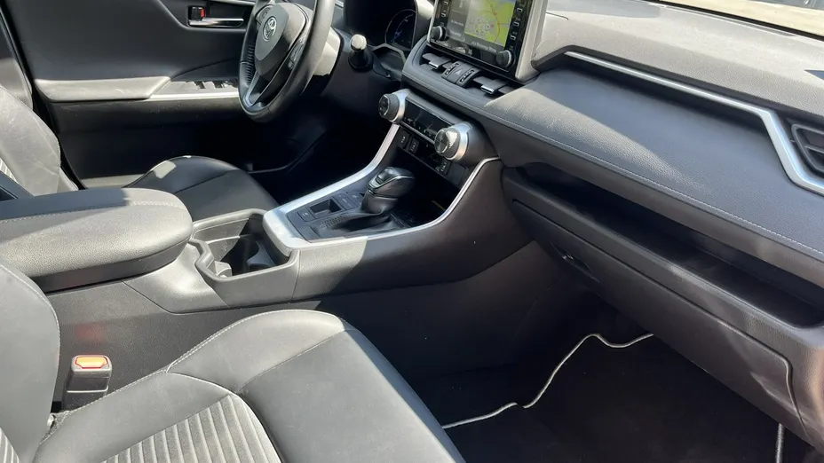 TOYOTA RAV4 -