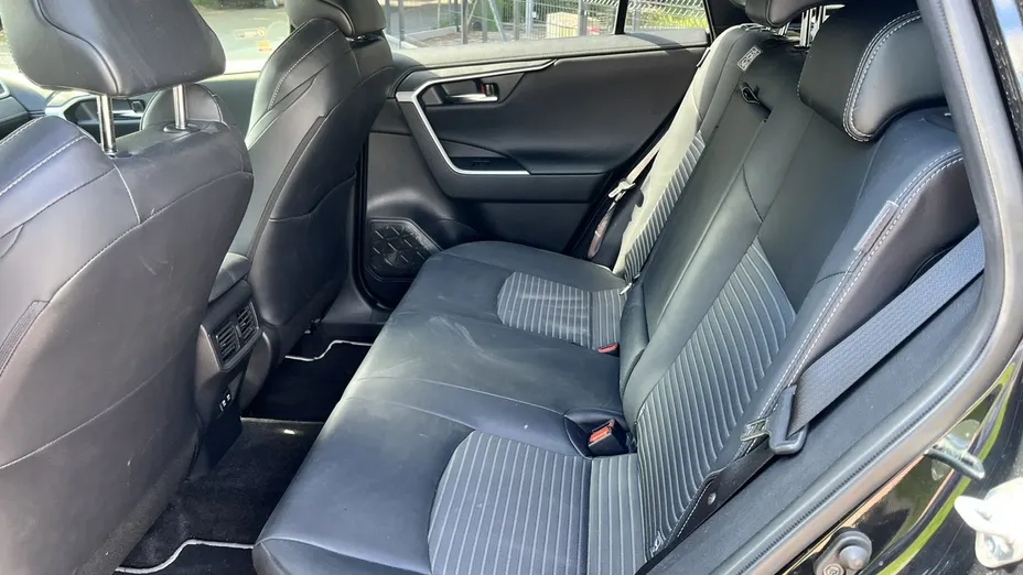 TOYOTA RAV4 -