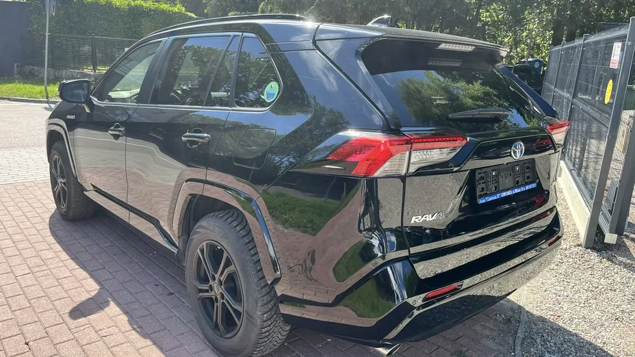 TOYOTA RAV4 -