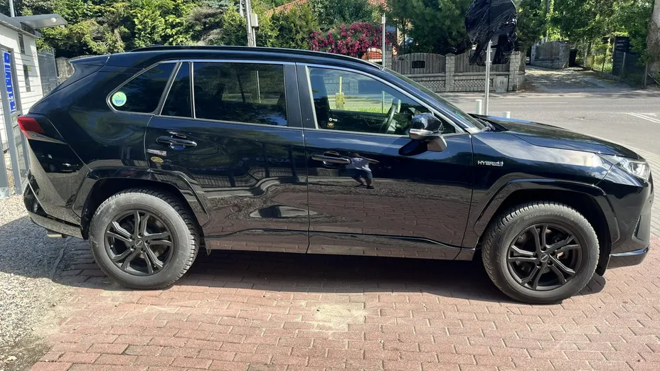 TOYOTA RAV4 -
