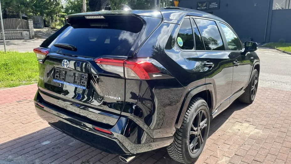 TOYOTA RAV4 -