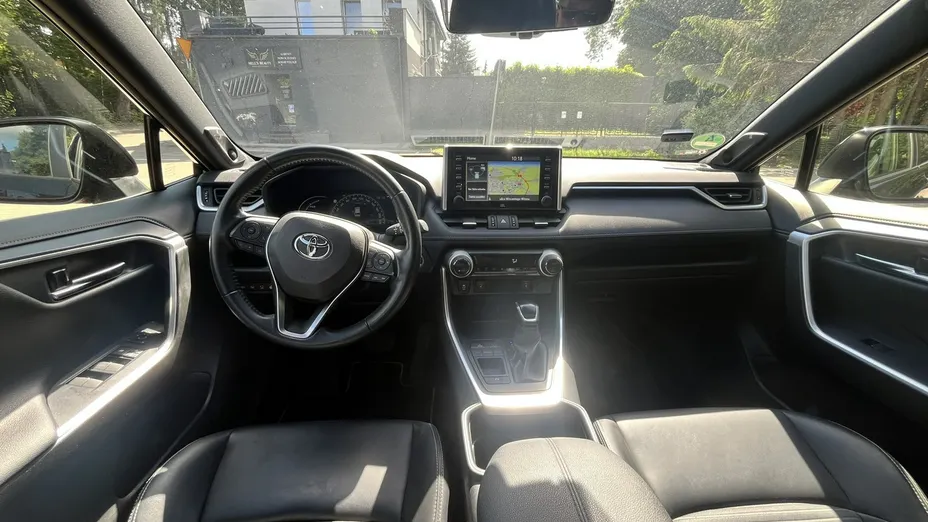 TOYOTA RAV4 -