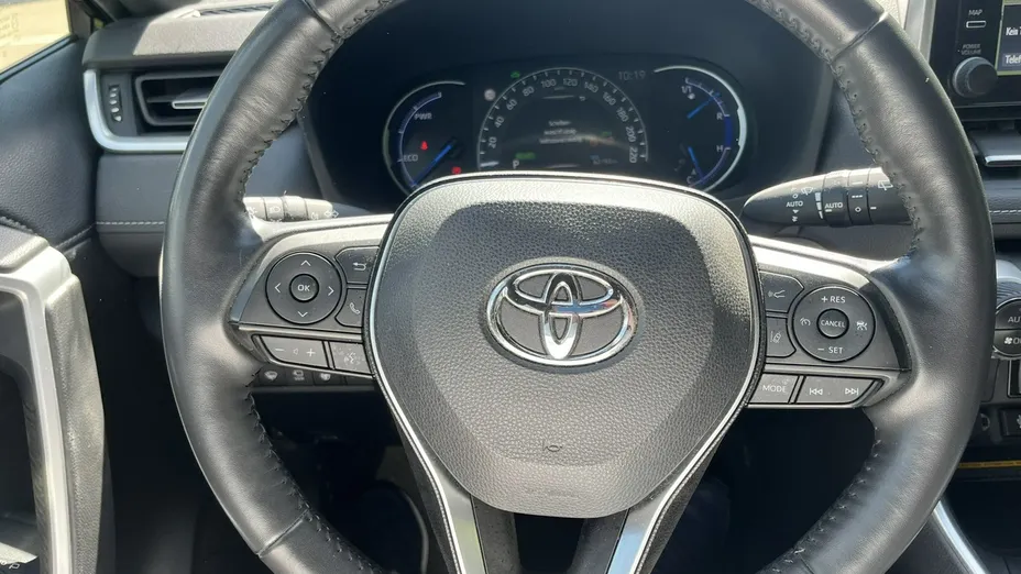 TOYOTA RAV4 -