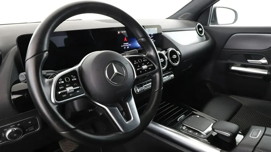 MERCEDES-BENZ GLA -