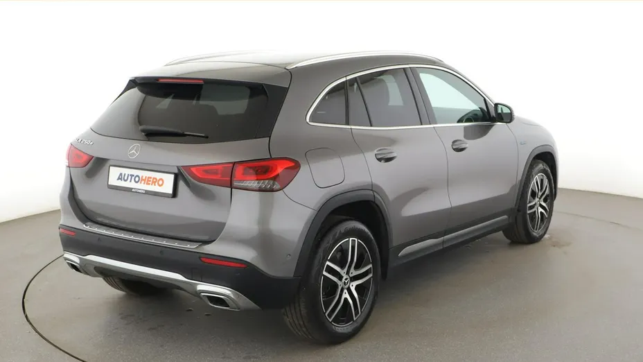 MERCEDES-BENZ GLA -
