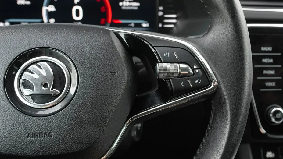 SKODA Superb -