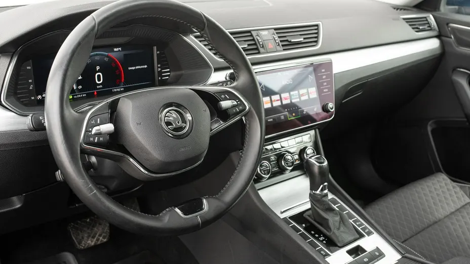 SKODA Superb -