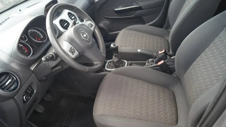 OPEL Corsa -