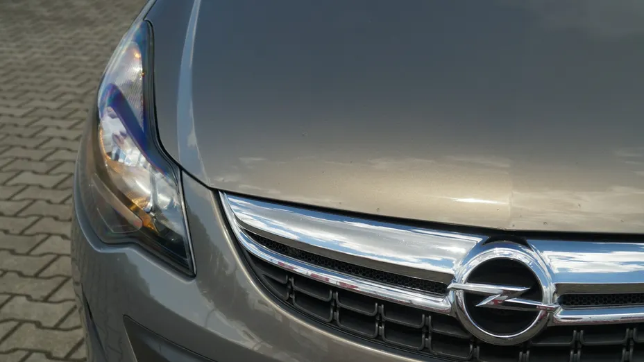 OPEL Corsa -