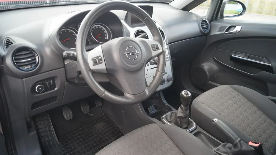 OPEL Corsa -