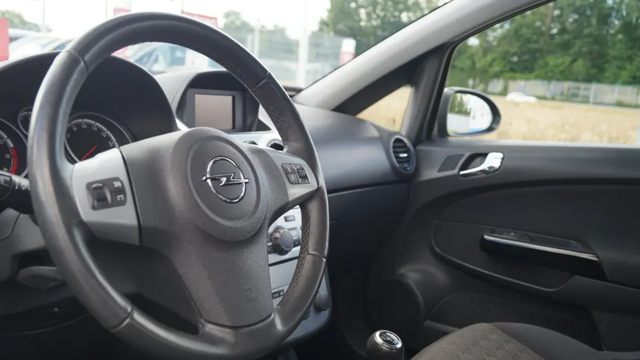 OPEL Corsa -
