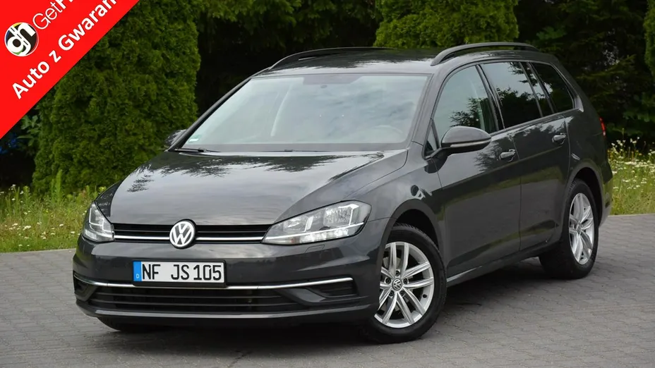 VOLKSWAGEN Golf -