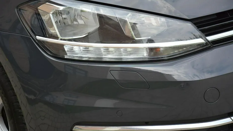 VOLKSWAGEN Golf -