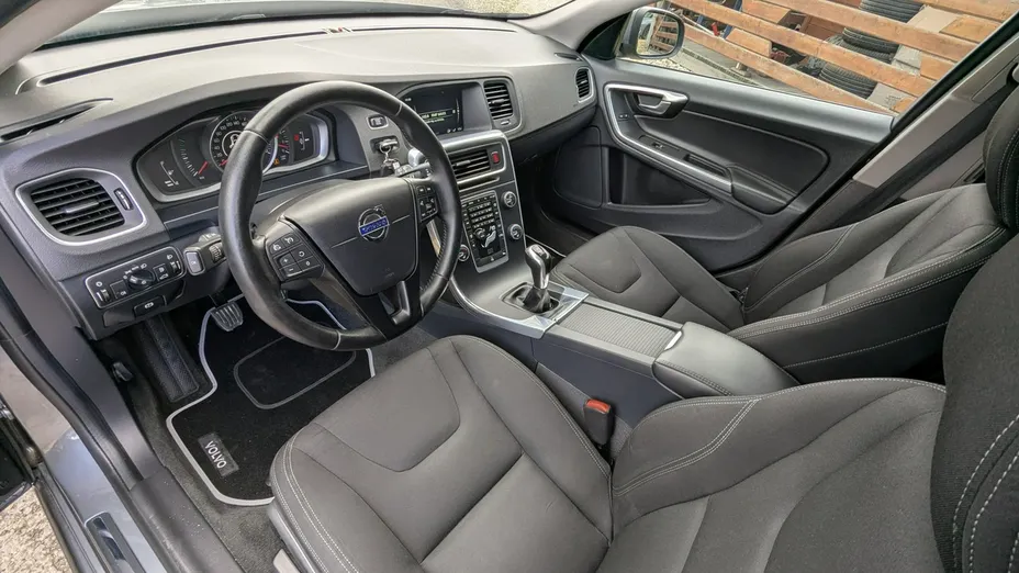 VOLVO V60 -