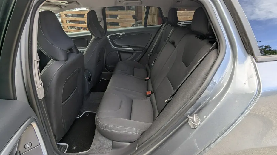 VOLVO V60 -