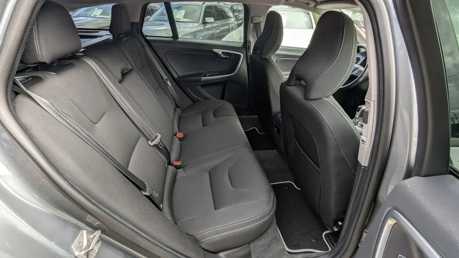 VOLVO V60 -