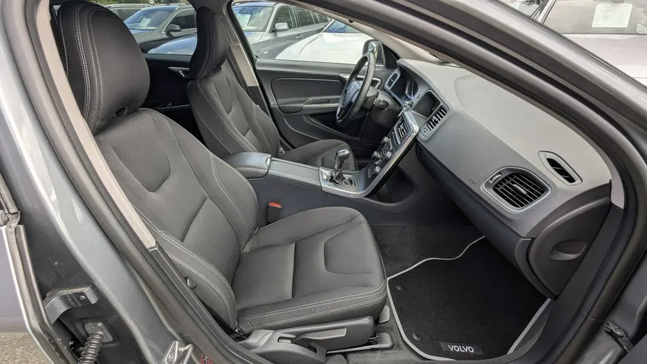 VOLVO V60 -