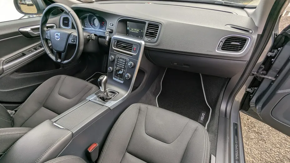 VOLVO V60 -