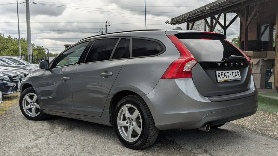 VOLVO V60 -