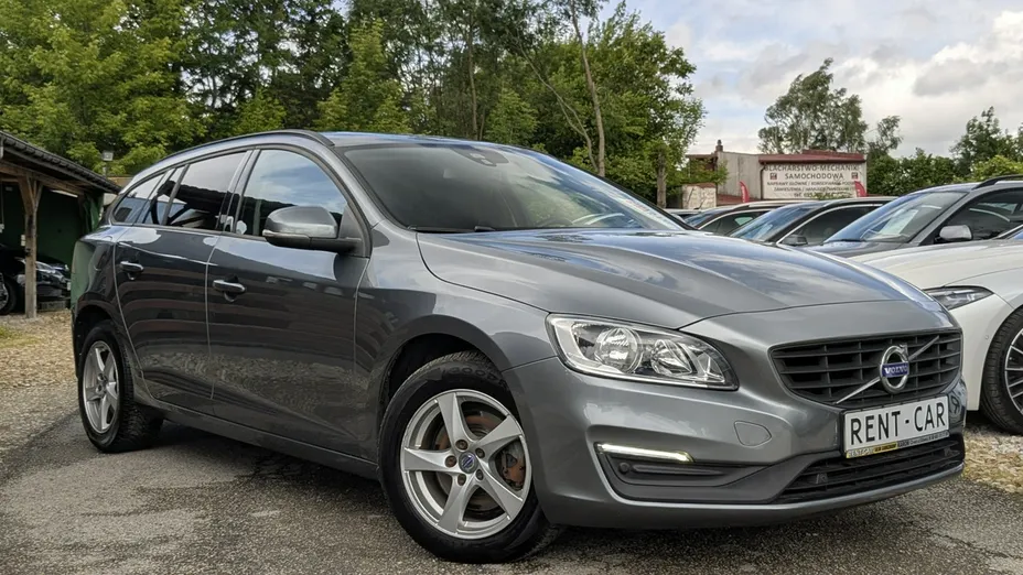 VOLVO V60 -
