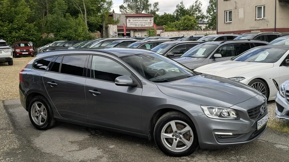 VOLVO V60 -