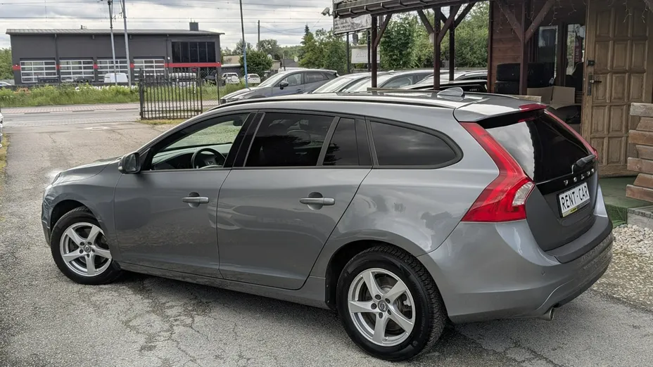 VOLVO V60 -