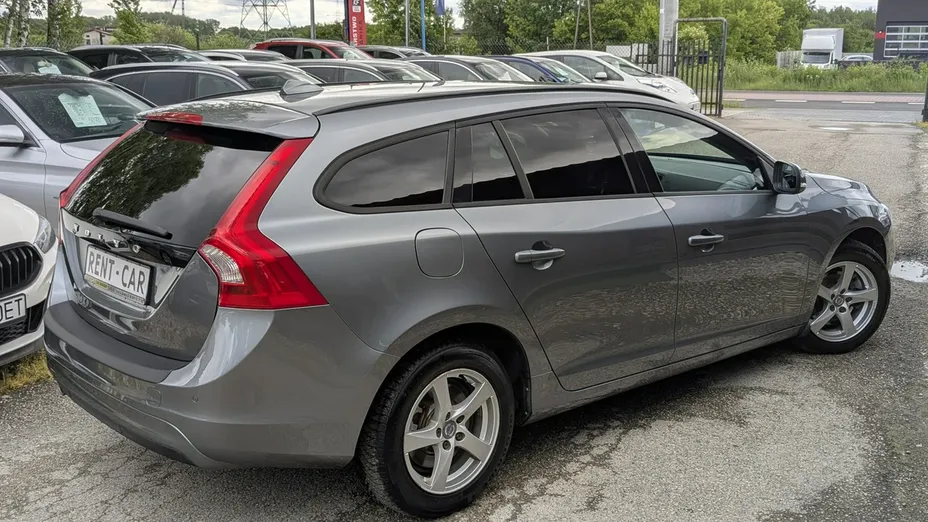 VOLVO V60 -