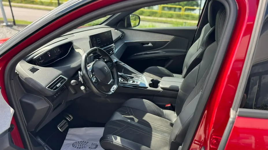 PEUGEOT 5008 -