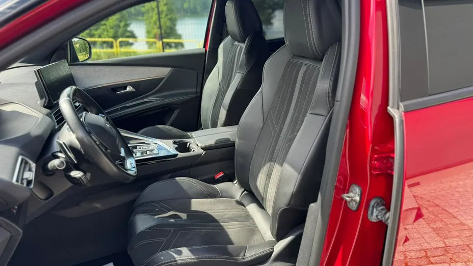 PEUGEOT 5008 -