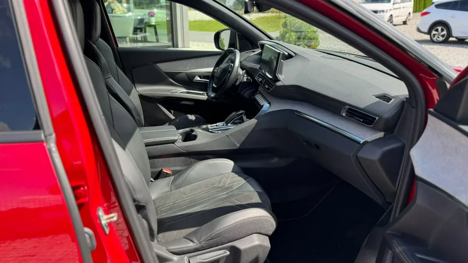 PEUGEOT 5008 -