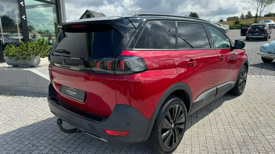 PEUGEOT 5008 -